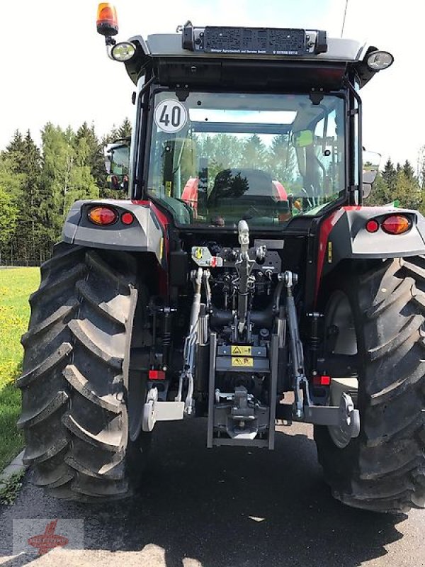 Traktor des Typs Massey Ferguson MF 5711 Dyna-4, Gebrauchtmaschine in Oederan (Bild 3)