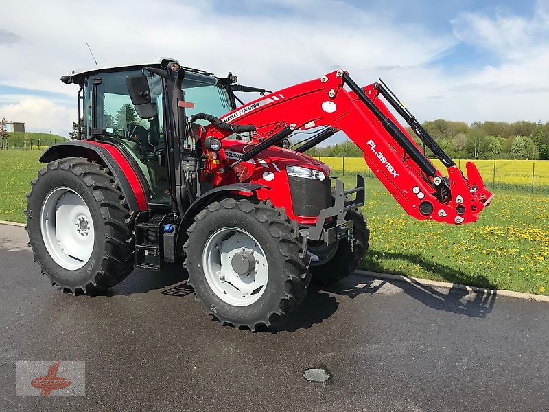 Traktor типа Massey Ferguson MF 5711 Dyna-4, Gebrauchtmaschine в Oederan (Фотография 1)