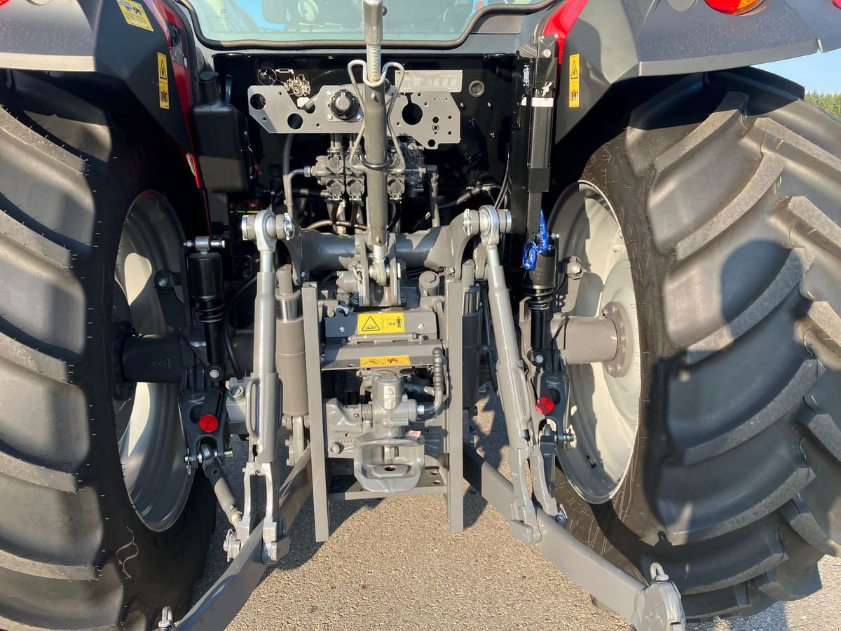 Traktor Türe ait Massey Ferguson MF 5711 M, Neumaschine içinde NATTERNBACH (resim 14)