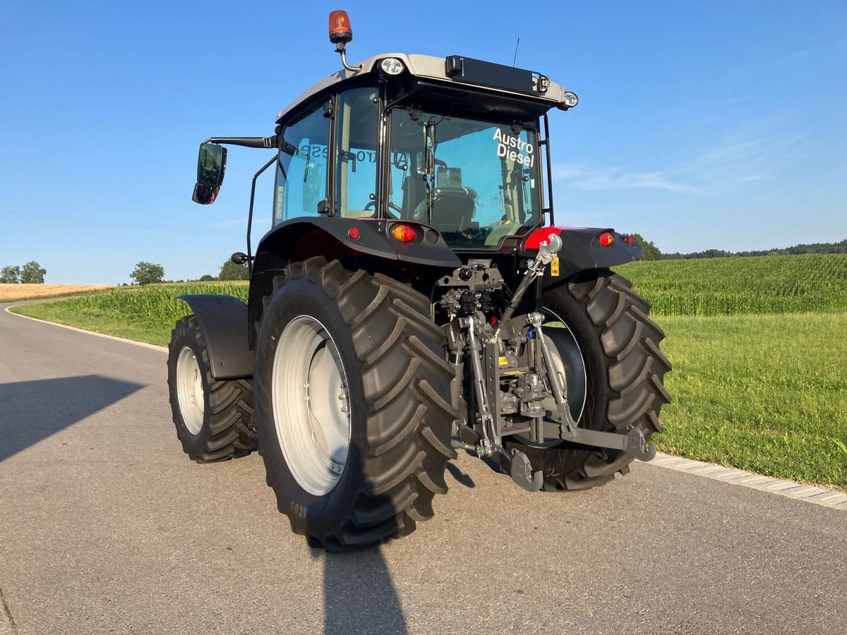 Traktor Türe ait Massey Ferguson MF 5711 M, Neumaschine içinde NATTERNBACH (resim 11)