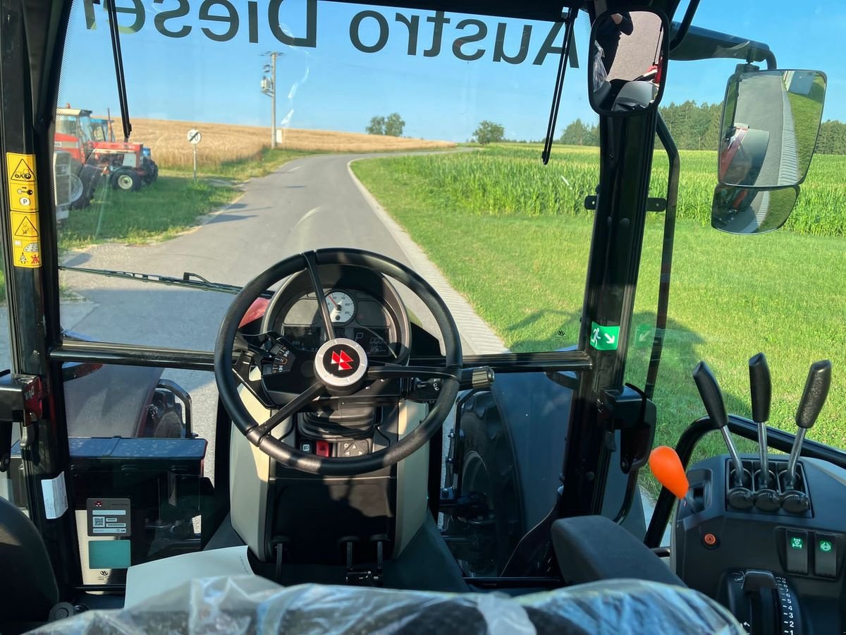 Traktor Türe ait Massey Ferguson MF 5711 M, Neumaschine içinde NATTERNBACH (resim 9)