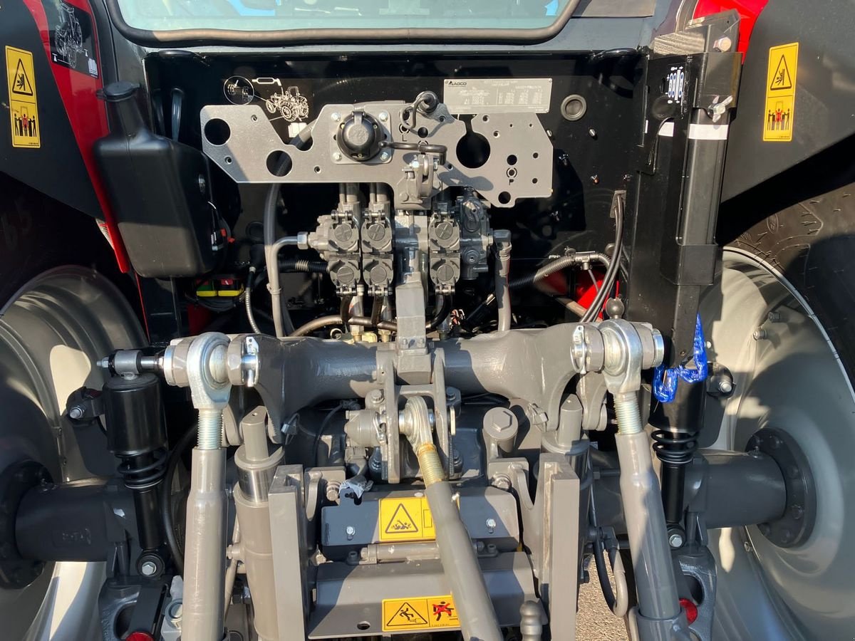 Traktor Türe ait Massey Ferguson MF 5711 M, Neumaschine içinde NATTERNBACH (resim 12)