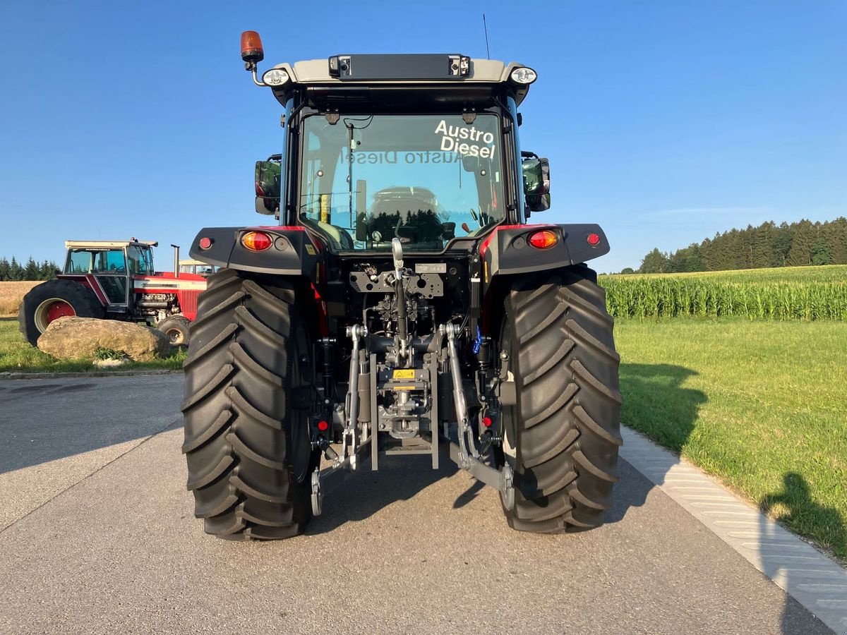 Traktor Türe ait Massey Ferguson MF 5711 M, Neumaschine içinde NATTERNBACH (resim 13)
