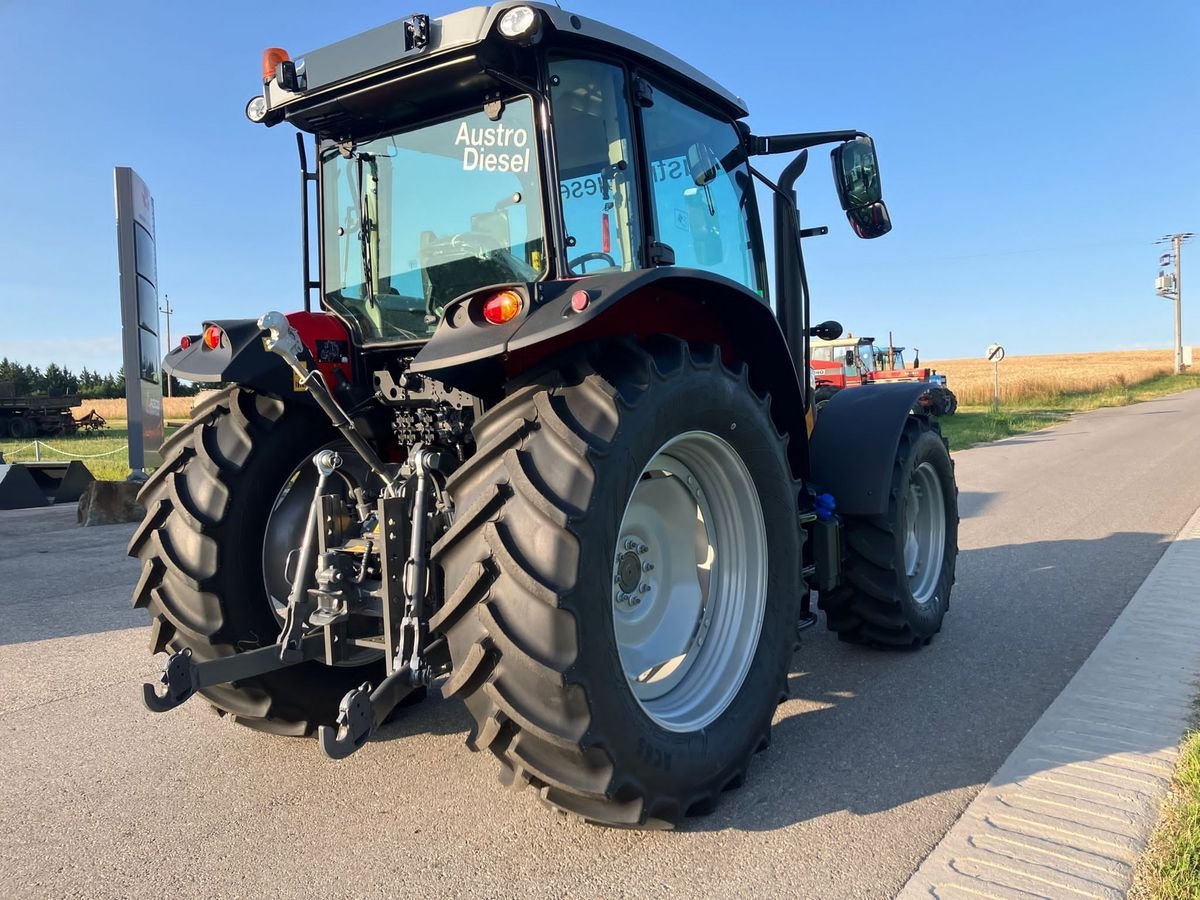 Traktor Türe ait Massey Ferguson MF 5711 M, Neumaschine içinde NATTERNBACH (resim 5)