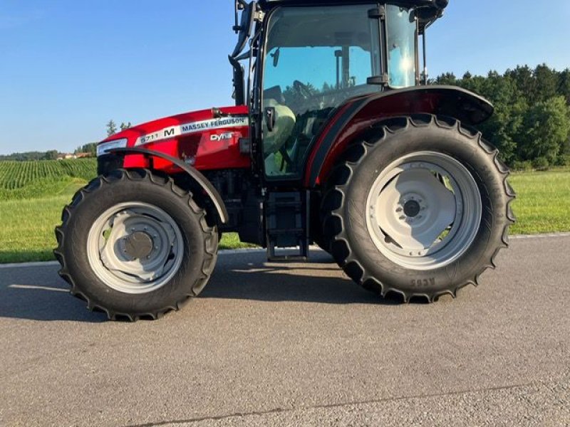 Traktor Türe ait Massey Ferguson MF 5711 M, Neumaschine içinde NATTERNBACH (resim 7)