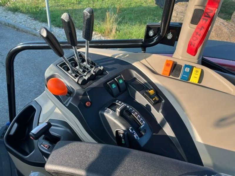 Traktor Türe ait Massey Ferguson MF 5711 M, Neumaschine içinde NATTERNBACH (resim 3)