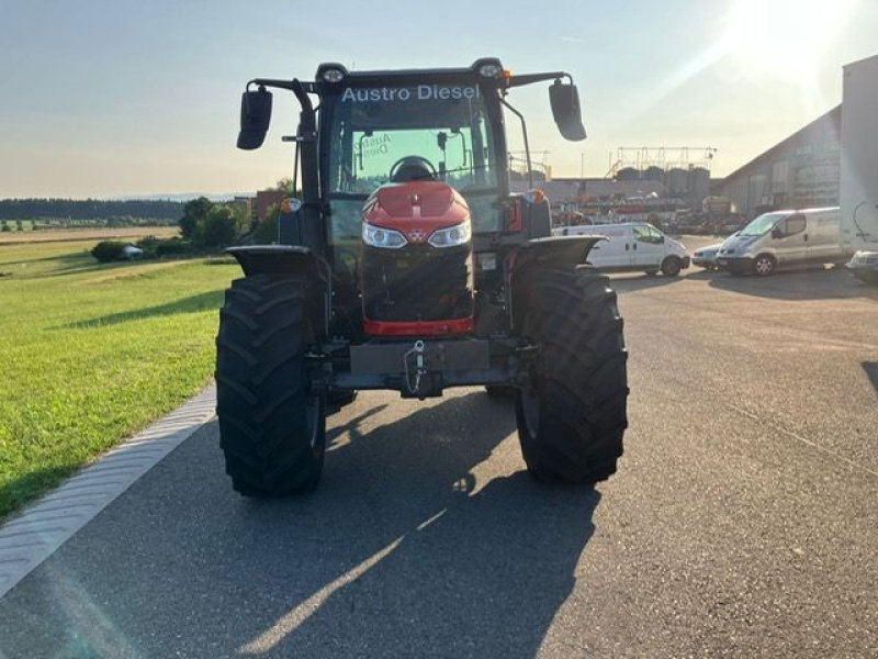 Traktor Türe ait Massey Ferguson MF 5711 M, Neumaschine içinde NATTERNBACH (resim 4)