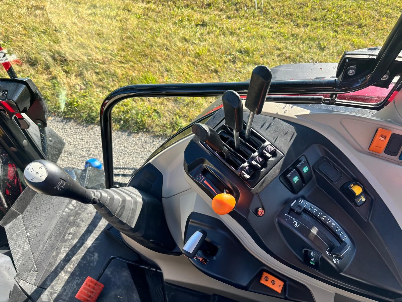 Traktor of the type Massey Ferguson MF 5711 M, Neumaschine in NATTERNBACH (Picture 13)
