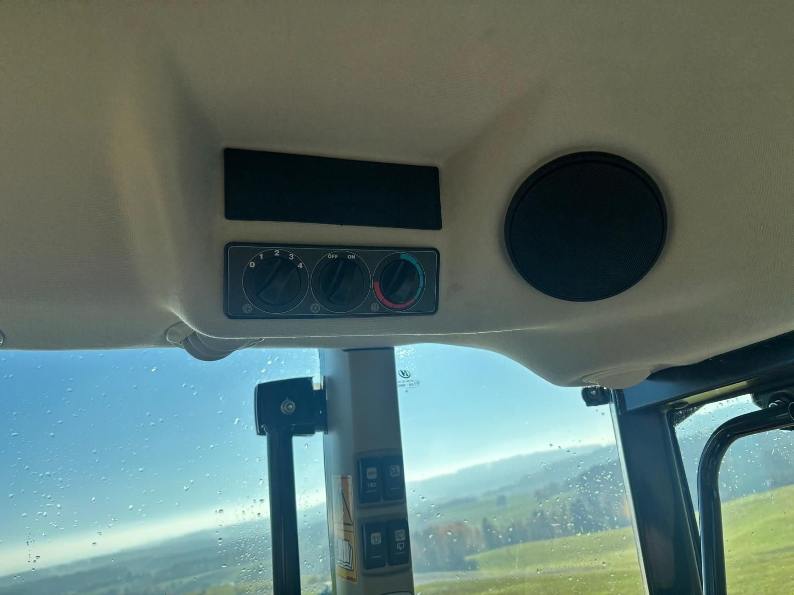 Traktor of the type Massey Ferguson MF 5711 M, Neumaschine in NATTERNBACH (Picture 16)