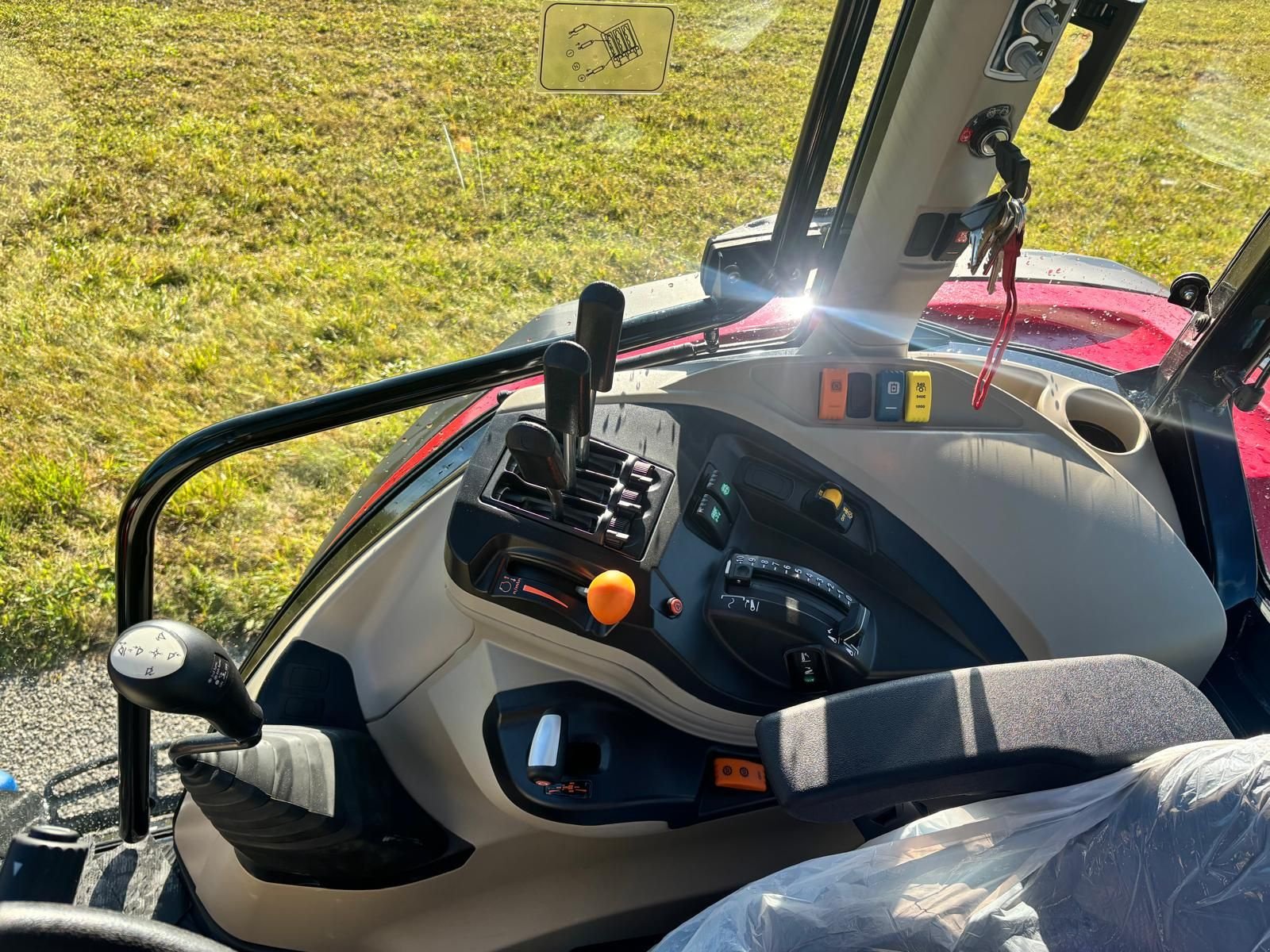 Traktor of the type Massey Ferguson MF 5711 M, Neumaschine in NATTERNBACH (Picture 12)