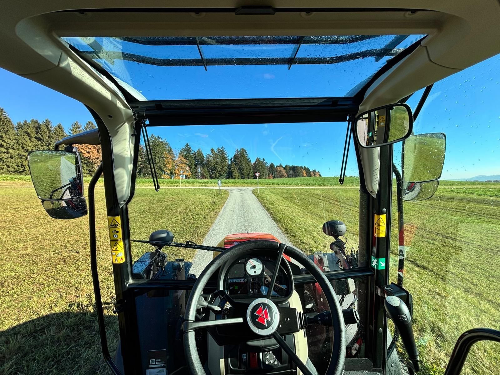 Traktor of the type Massey Ferguson MF 5711 M, Neumaschine in NATTERNBACH (Picture 15)