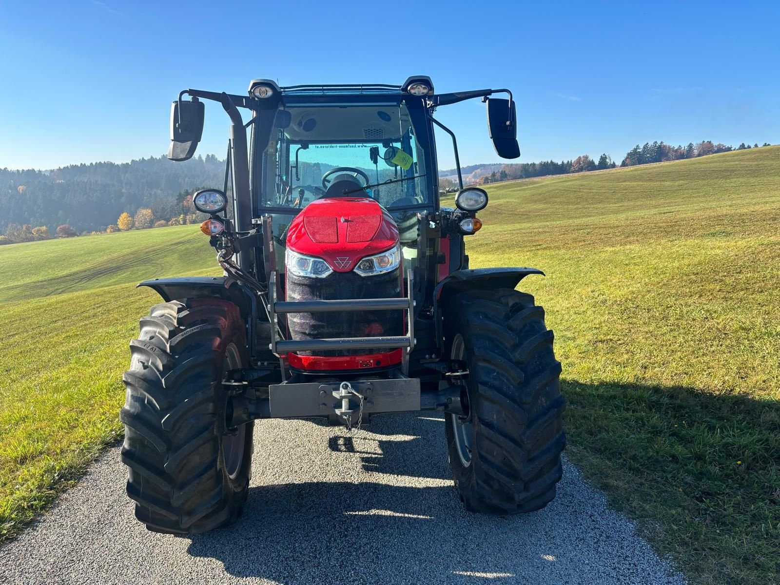 Traktor of the type Massey Ferguson MF 5711 M, Neumaschine in NATTERNBACH (Picture 9)