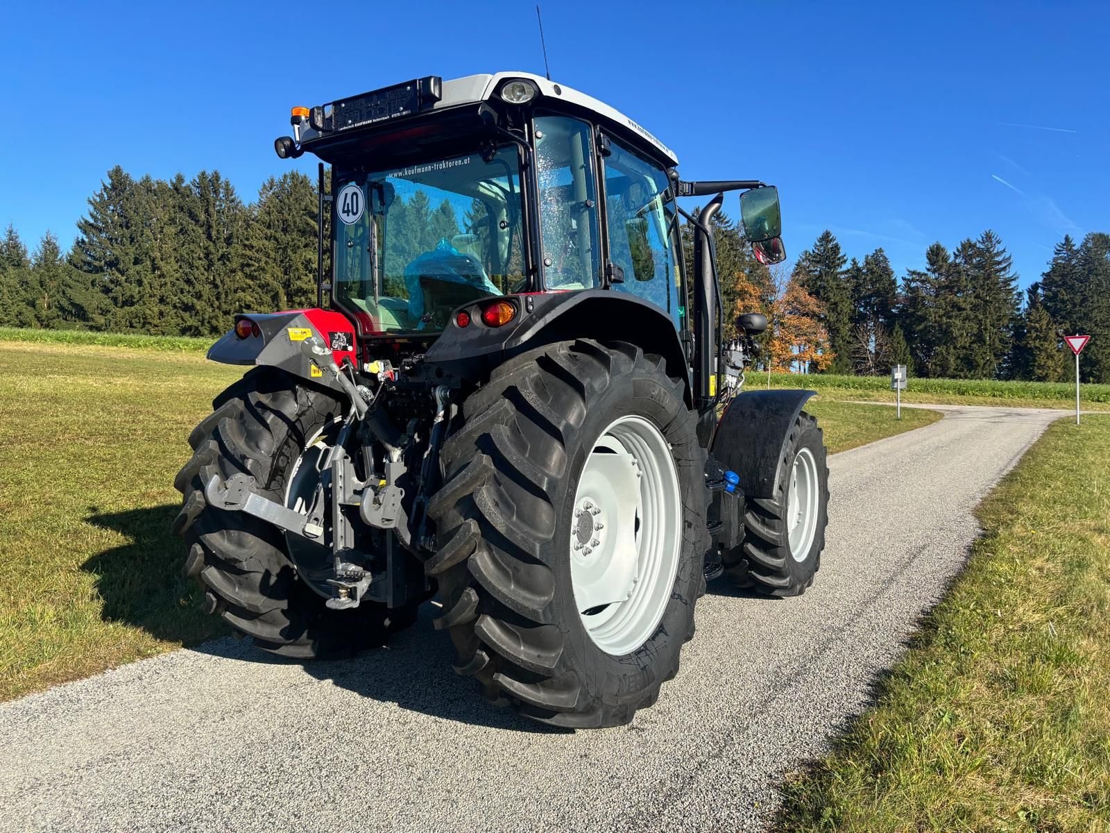 Traktor of the type Massey Ferguson MF 5711 M, Neumaschine in NATTERNBACH (Picture 5)