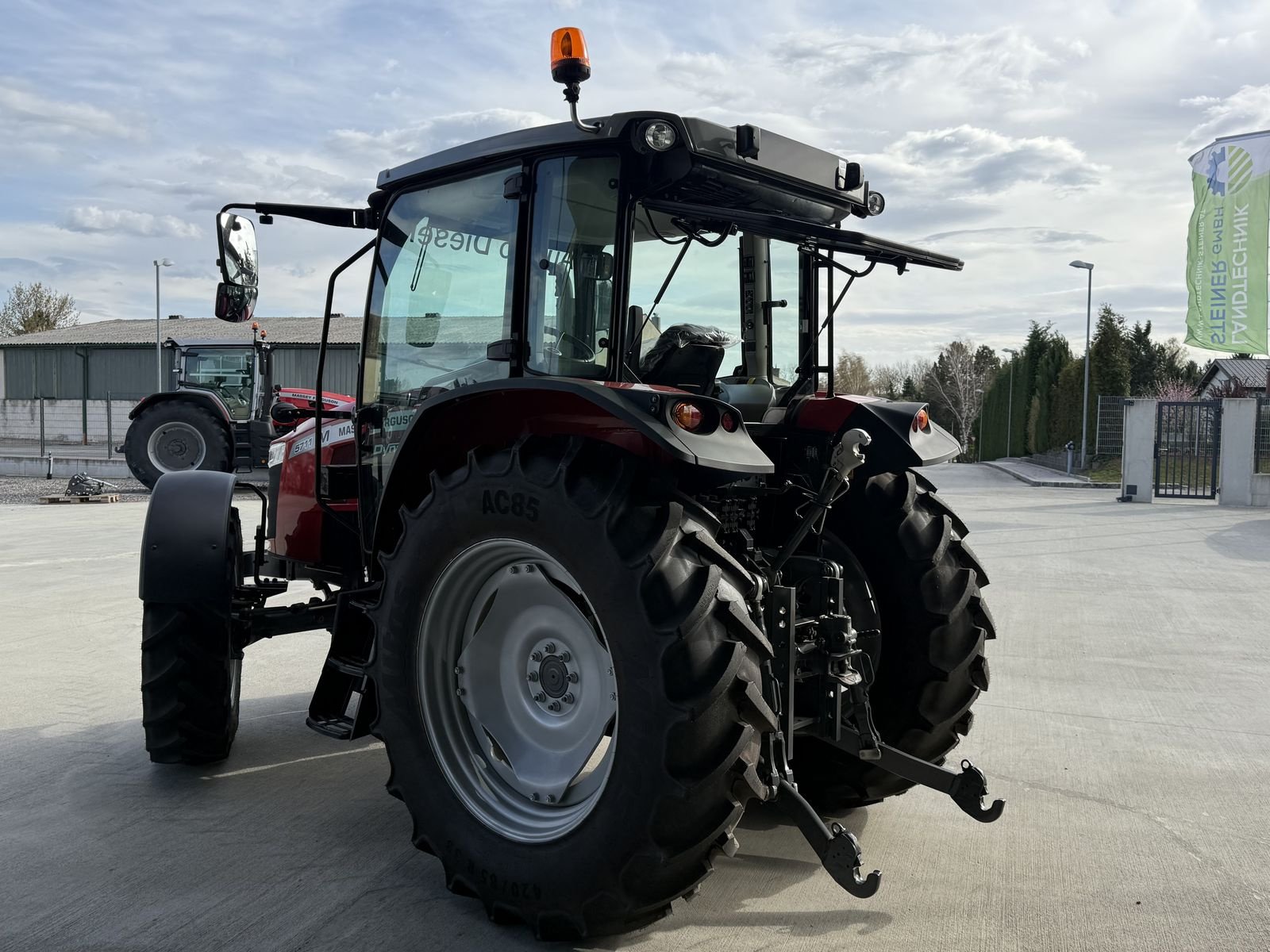 Traktor tip Massey Ferguson MF 5711 M, Vorführmaschine in Hohenruppersdorf (Poză 7)