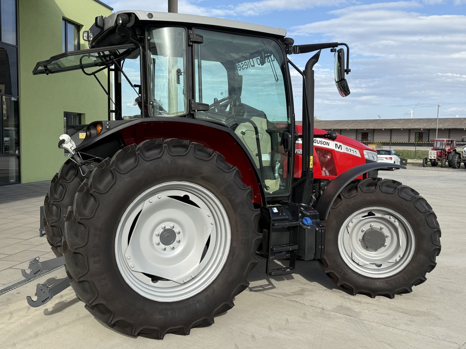 Traktor typu Massey Ferguson MF 5711 M, Vorführmaschine v Hohenruppersdorf (Obrázek 3)