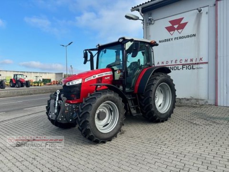 Traktor типа Massey Ferguson MF 5711 M, Gebrauchtmaschine в St.Margarethen (Фотография 1)