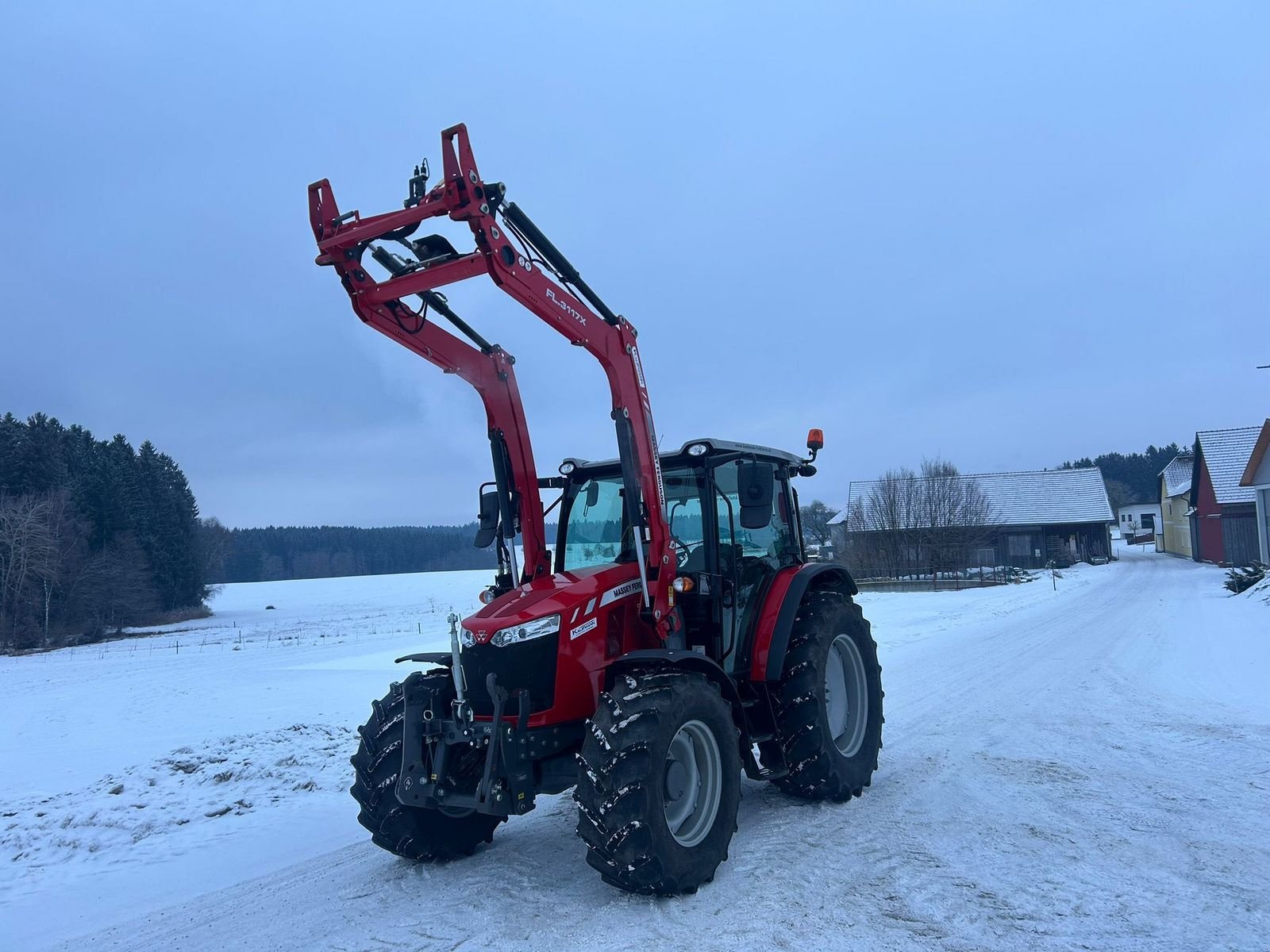 Traktor typu Massey Ferguson MF 5711, Gebrauchtmaschine w NATTERNBACH (Zdjęcie 5)
