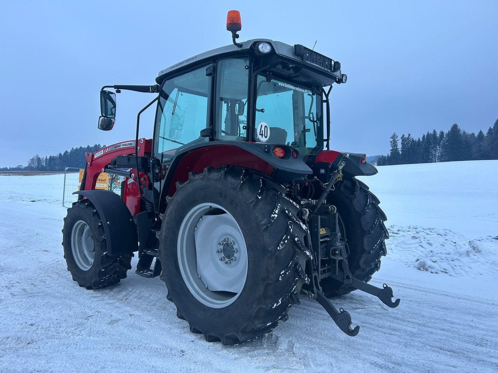 Traktor typu Massey Ferguson MF 5711, Gebrauchtmaschine w NATTERNBACH (Zdjęcie 4)