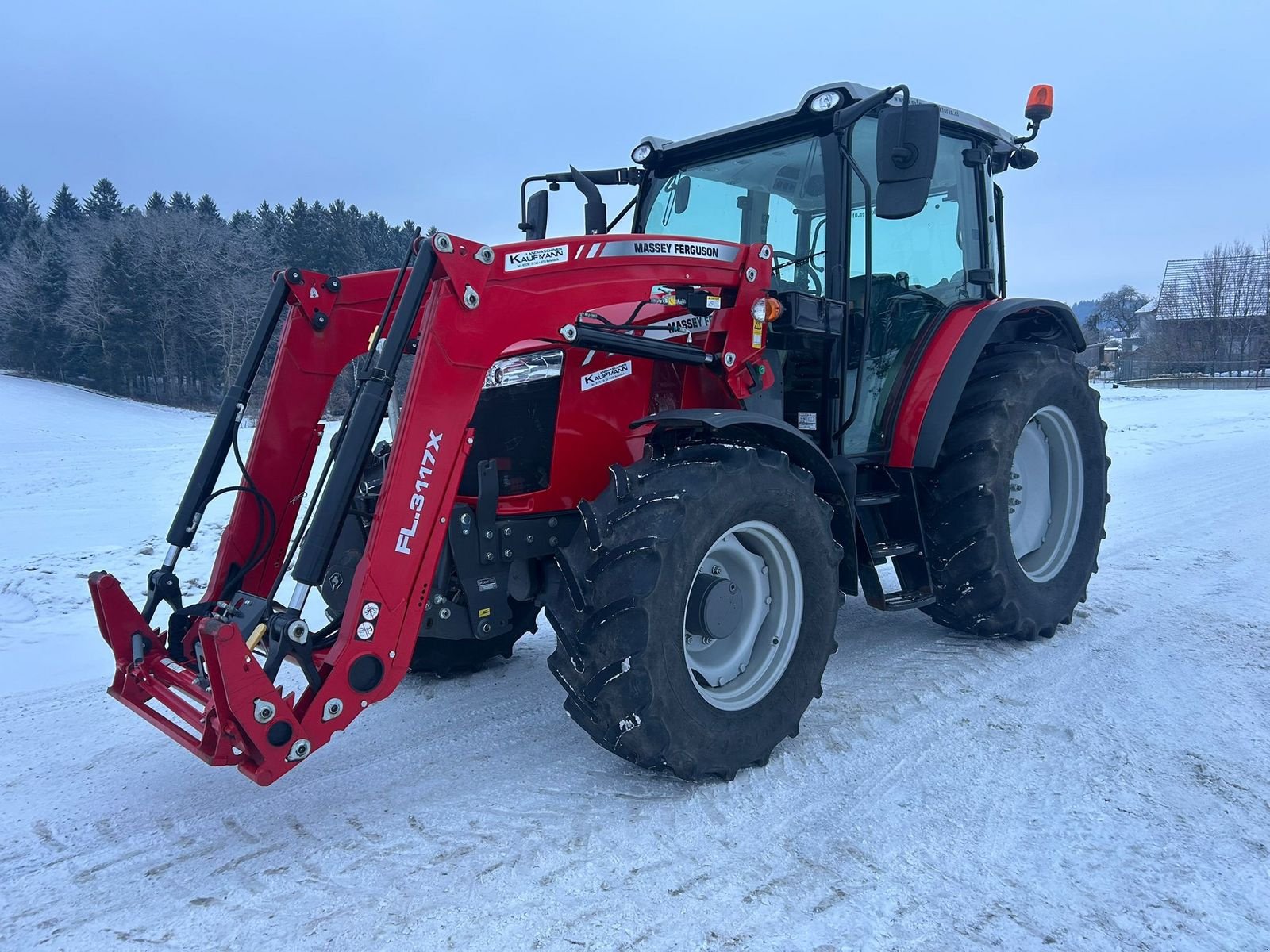 Traktor typu Massey Ferguson MF 5711, Gebrauchtmaschine w NATTERNBACH (Zdjęcie 8)