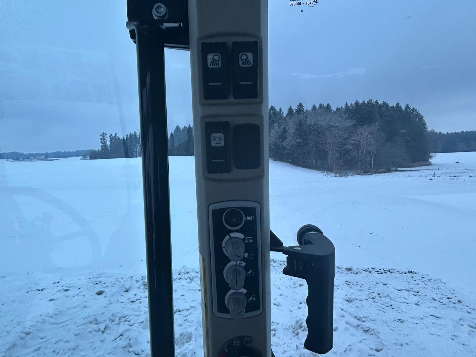 Traktor typu Massey Ferguson MF 5711, Gebrauchtmaschine w NATTERNBACH (Zdjęcie 20)