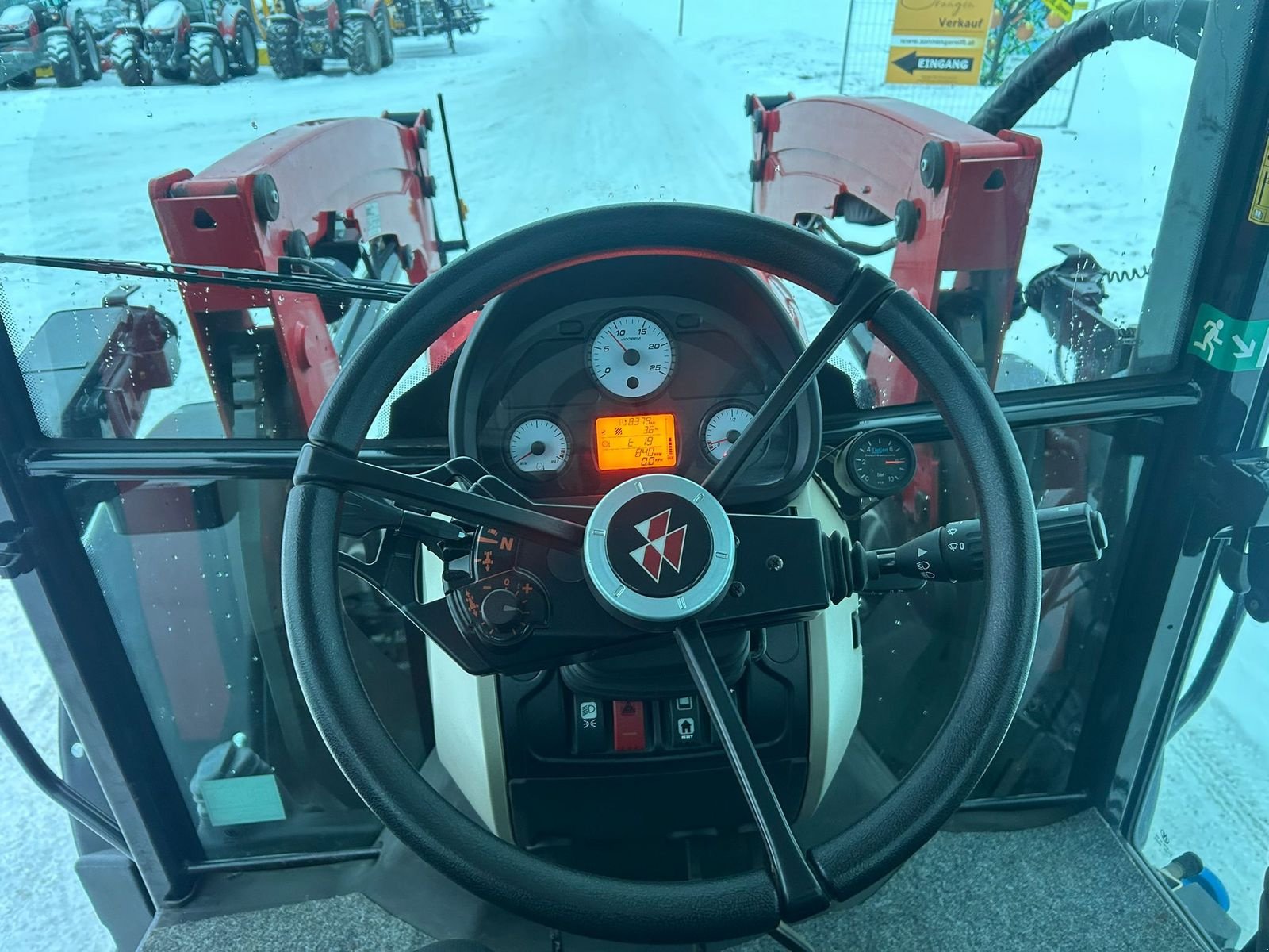 Traktor typu Massey Ferguson MF 5711, Gebrauchtmaschine w NATTERNBACH (Zdjęcie 17)