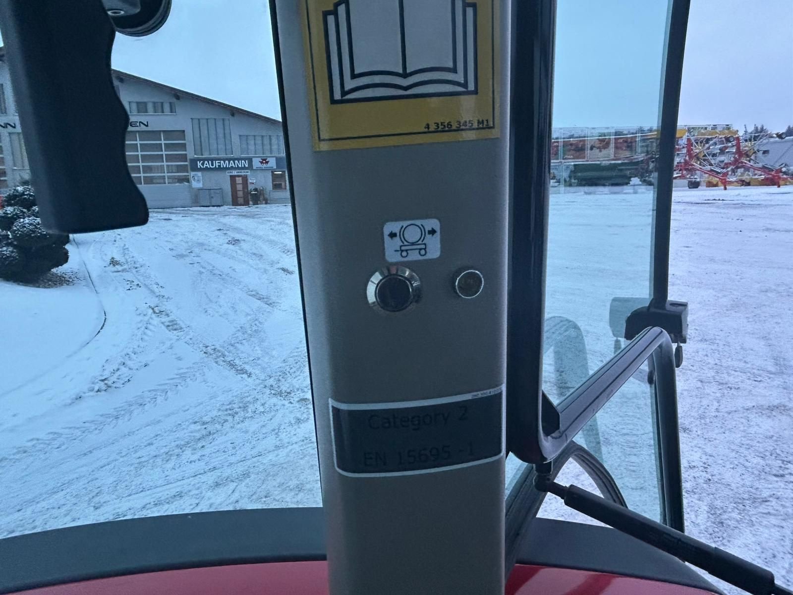 Traktor typu Massey Ferguson MF 5711, Gebrauchtmaschine w NATTERNBACH (Zdjęcie 19)