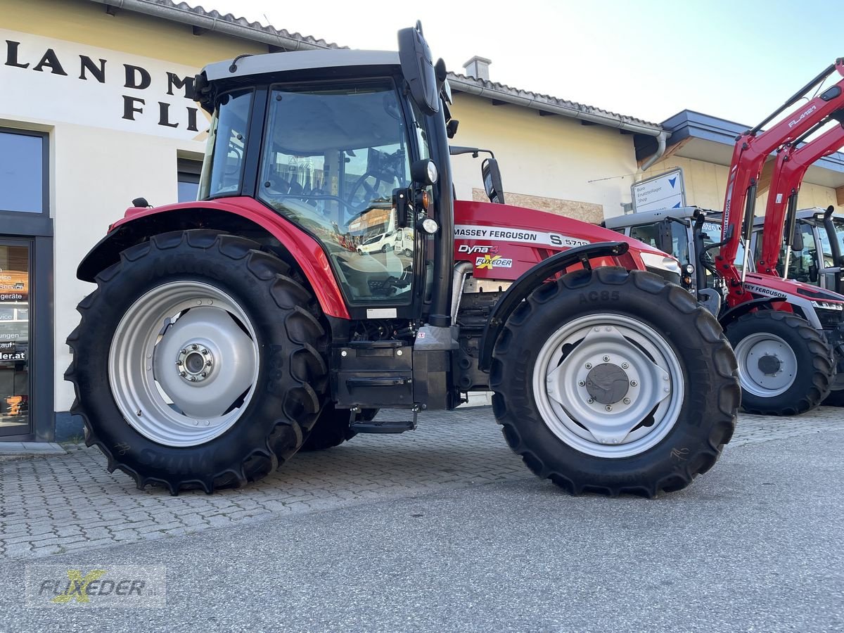 Traktor des Typs Massey Ferguson MF 5712 S Essential, Gebrauchtmaschine in Pattigham (Bild 3)