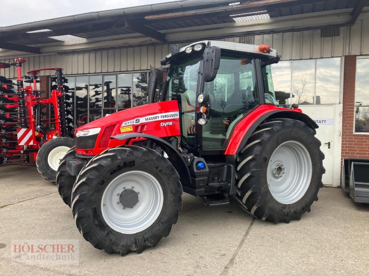 Traktor des Typs Massey Ferguson MF 5713 S D6 Efficient, Gebrauchtmaschine in Warendorf (Bild 4)