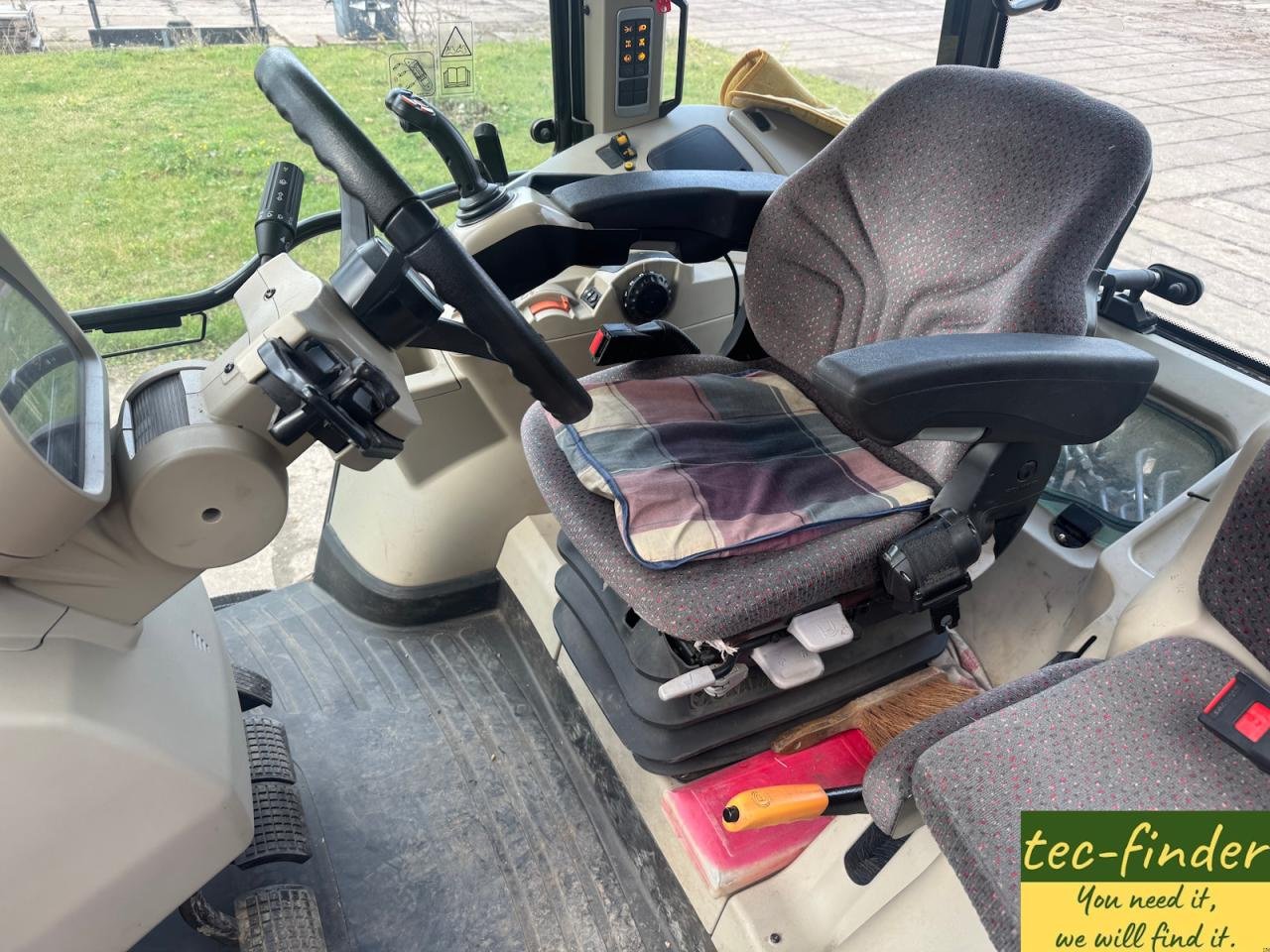 Traktor от тип Massey Ferguson MF 5713 SL Dyna-4 ESSENTIAL, Gebrauchtmaschine в Könnern (Снимка 5)