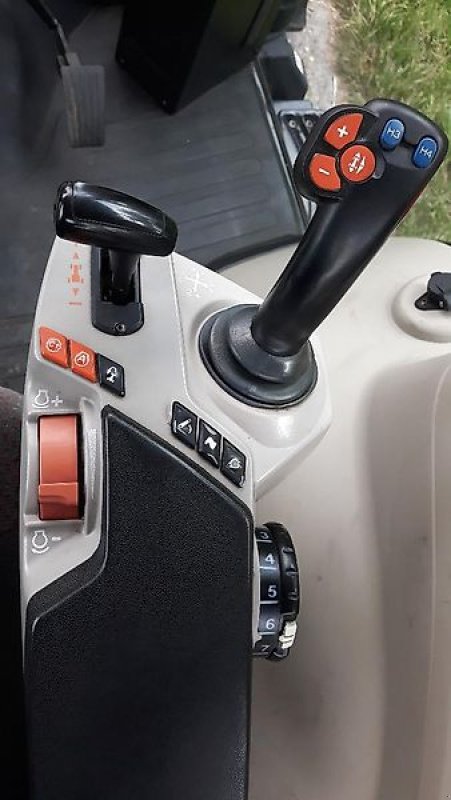 Traktor des Typs Massey Ferguson MF 5713 SL, Gebrauchtmaschine in Itterbeck (Bild 13)