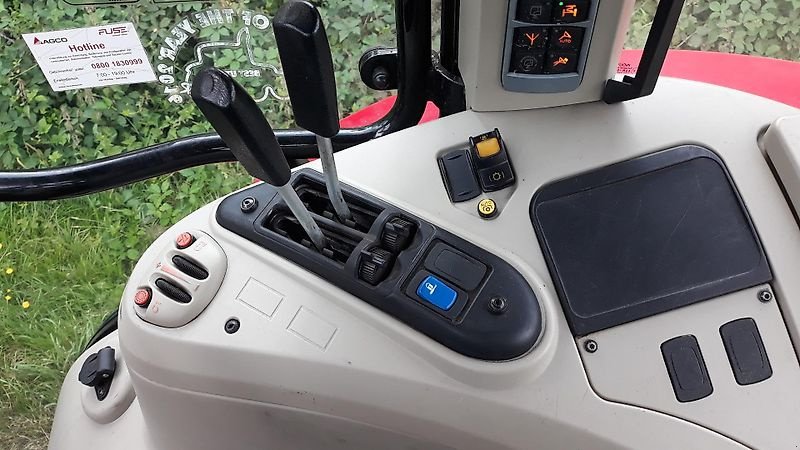 Traktor des Typs Massey Ferguson MF 5713 SL, Gebrauchtmaschine in Itterbeck (Bild 15)