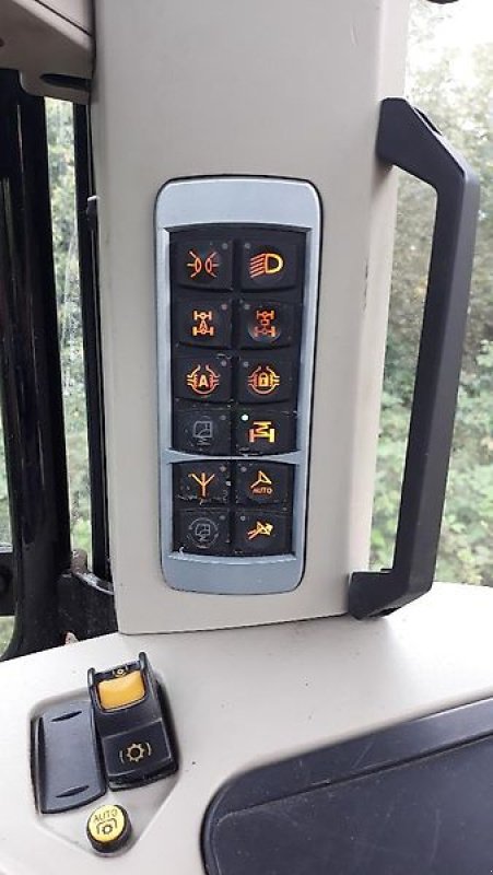 Traktor des Typs Massey Ferguson MF 5713 SL, Gebrauchtmaschine in Itterbeck (Bild 16)