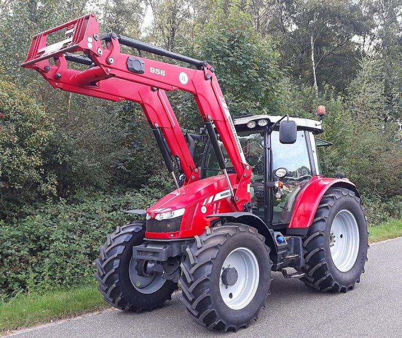 Traktor des Typs Massey Ferguson MF 5713 SL, Gebrauchtmaschine in Itterbeck (Bild 1)