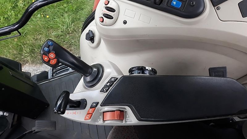 Traktor des Typs Massey Ferguson MF 5713 SL, Gebrauchtmaschine in Itterbeck (Bild 14)