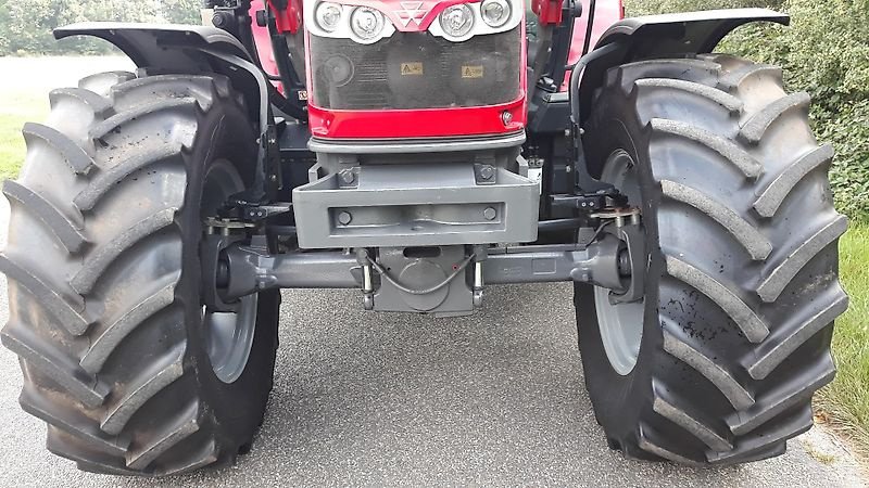 Traktor des Typs Massey Ferguson MF 5713 SL, Gebrauchtmaschine in Itterbeck (Bild 10)