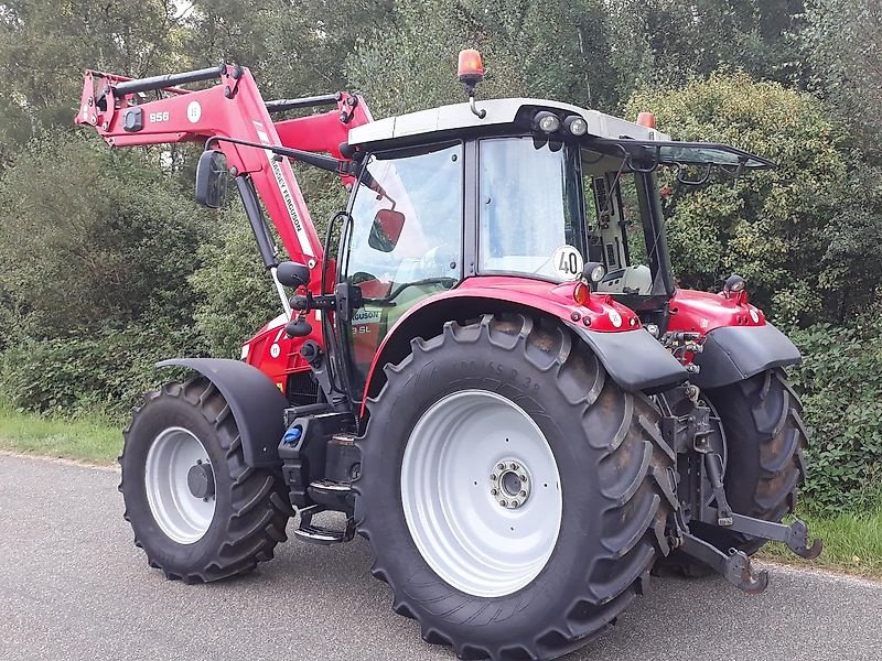 Traktor des Typs Massey Ferguson MF 5713 SL, Gebrauchtmaschine in Itterbeck (Bild 3)