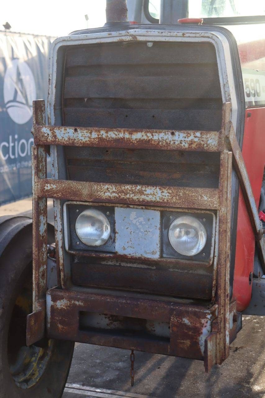 Traktor del tipo Massey Ferguson MF 590, Gebrauchtmaschine In Antwerpen (Immagine 10)