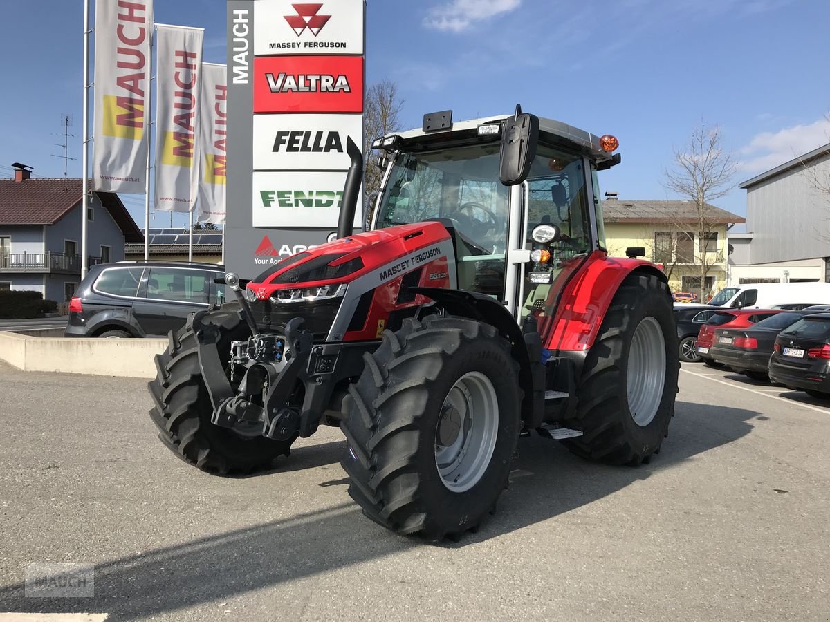 Traktor des Typs Massey Ferguson MF 5S.105 Dyna-4 Efficient, Neumaschine in Burgkirchen (Bild 1)