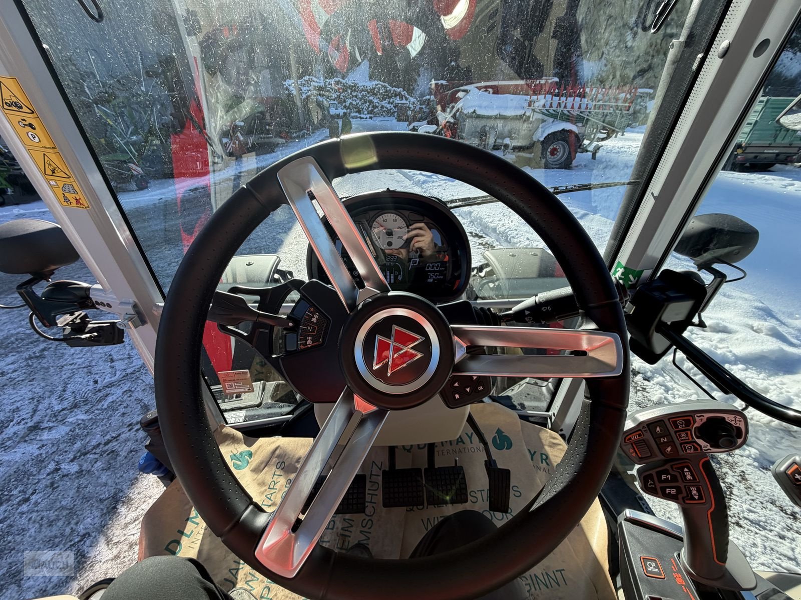 Traktor van het type Massey Ferguson MF 5S.115 Dyna-4 Efficient, Neumaschine in Eben (Foto 14)