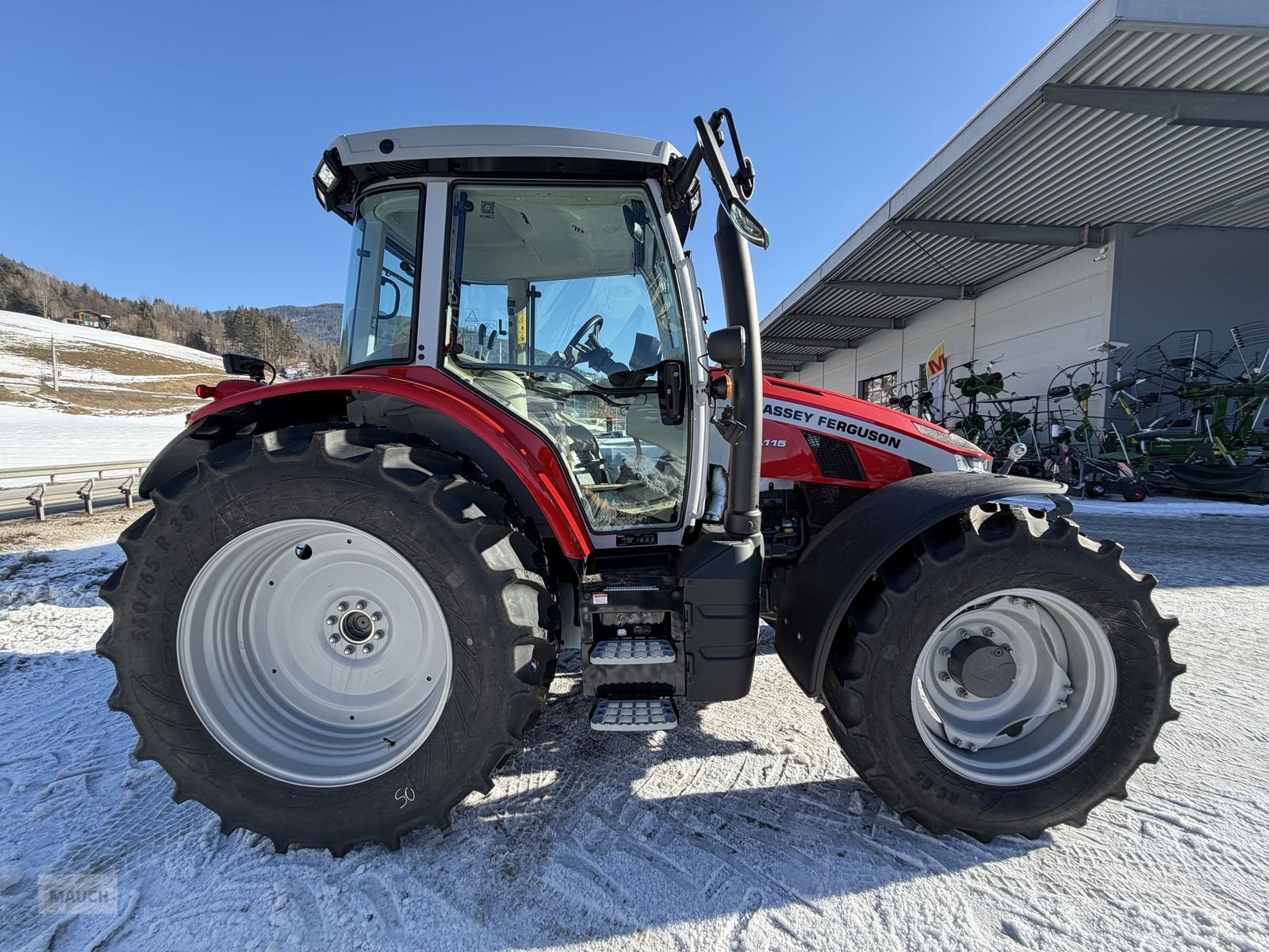 Traktor van het type Massey Ferguson MF 5S.115 Dyna-4 Efficient, Neumaschine in Eben (Foto 7)