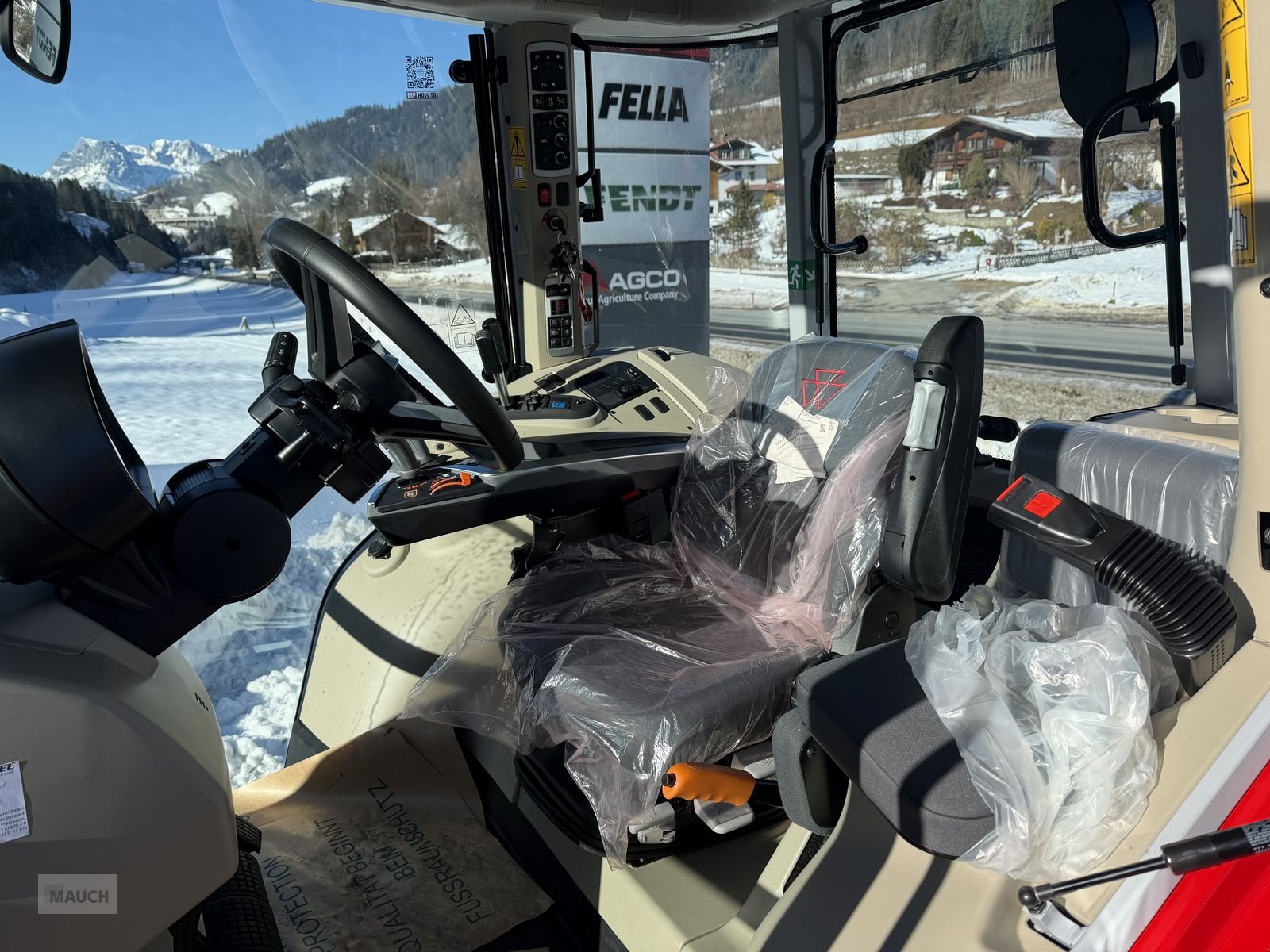 Traktor van het type Massey Ferguson MF 5S.115 Dyna-4 Efficient, Neumaschine in Eben (Foto 11)