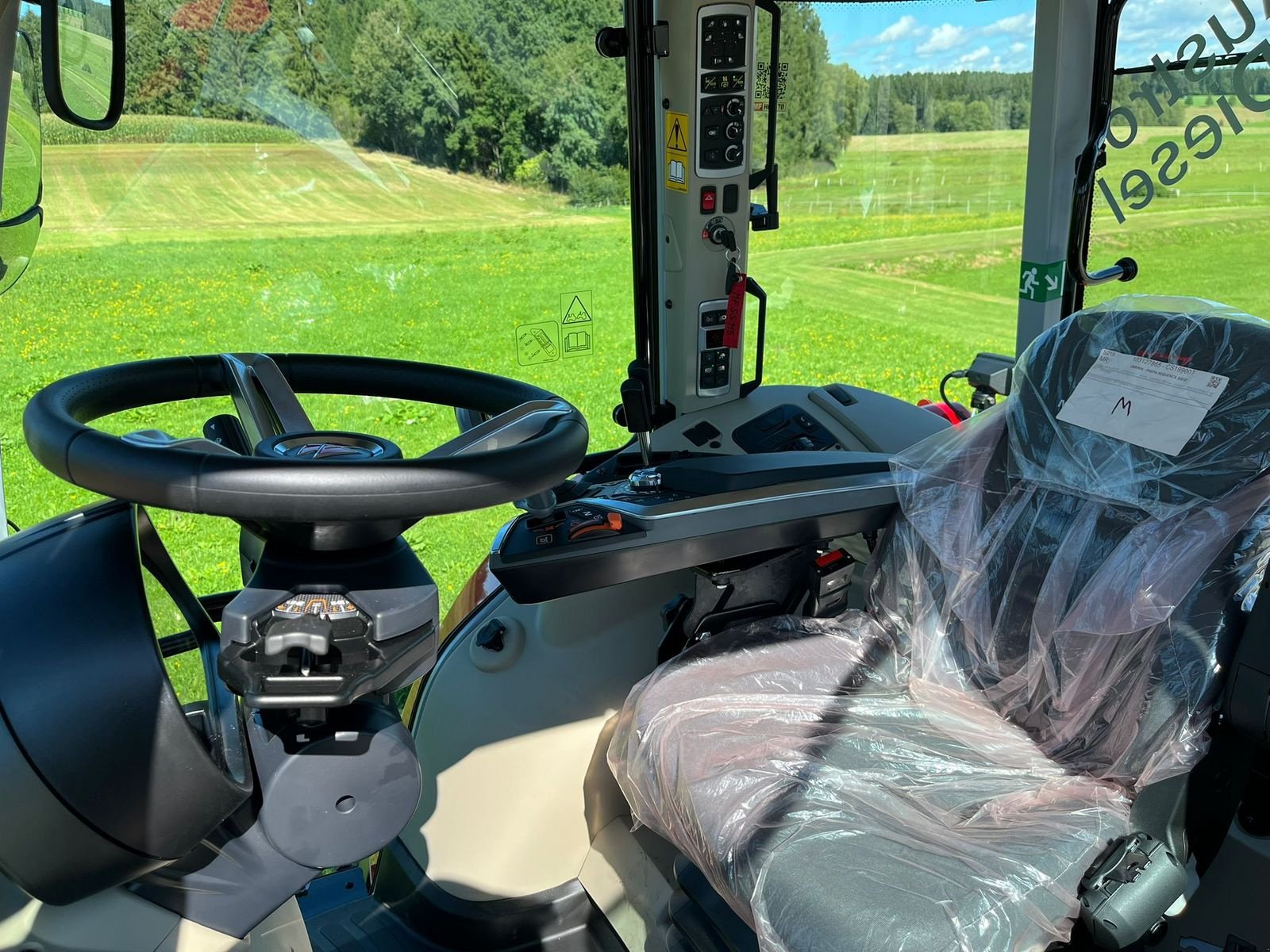 Traktor του τύπου Massey Ferguson MF 5S.115 Dyna-4 Efficient, Vorführmaschine σε NATTERNBACH (Φωτογραφία 14)