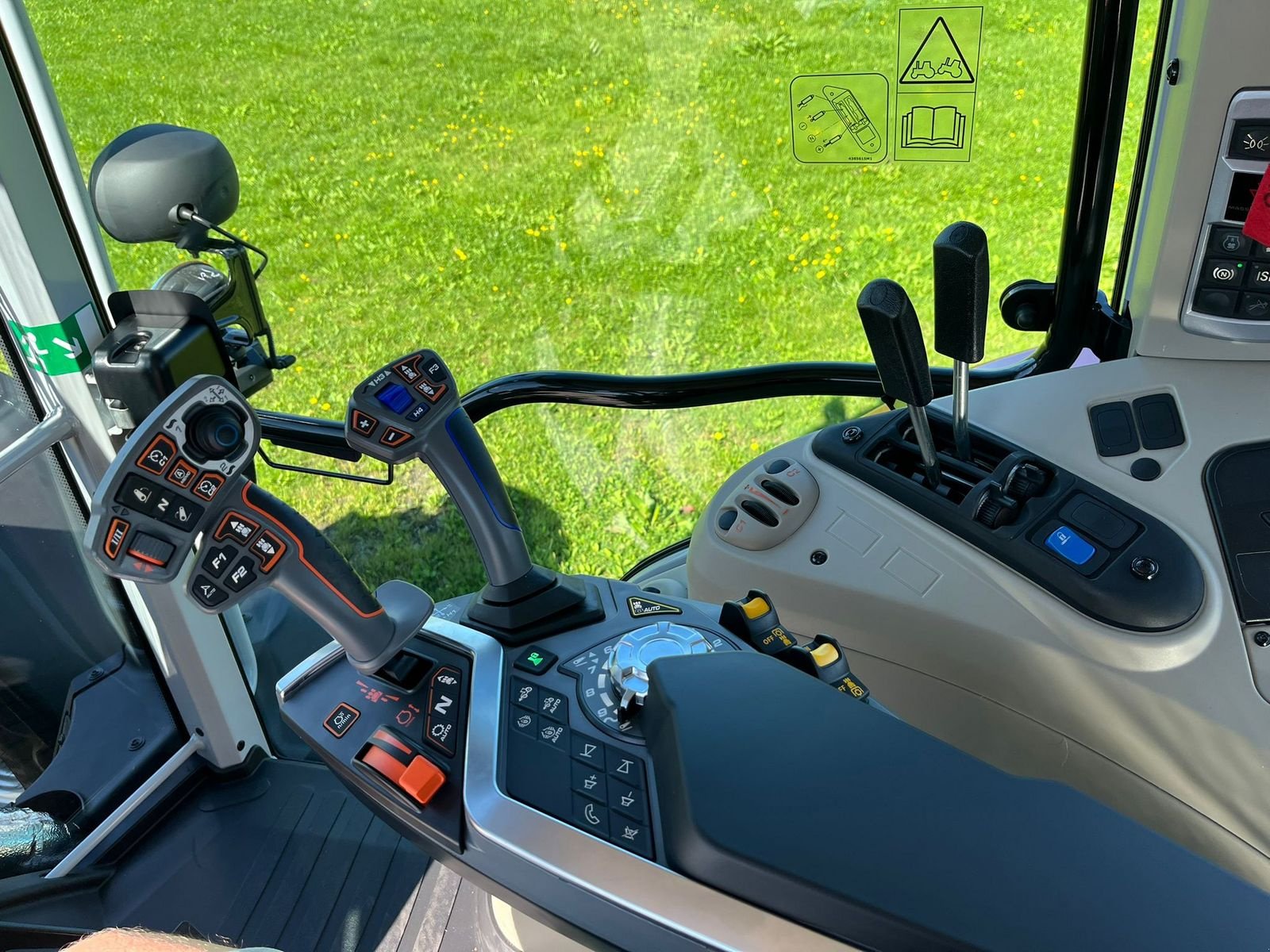 Traktor του τύπου Massey Ferguson MF 5S.115 Dyna-4 Efficient, Vorführmaschine σε NATTERNBACH (Φωτογραφία 15)