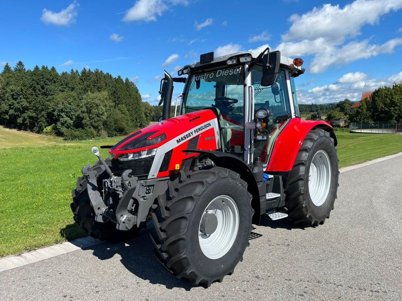 Traktor des Typs Massey Ferguson MF 5S.115 Dyna-4 Efficient, Vorführmaschine in NATTERNBACH (Bild 1)
