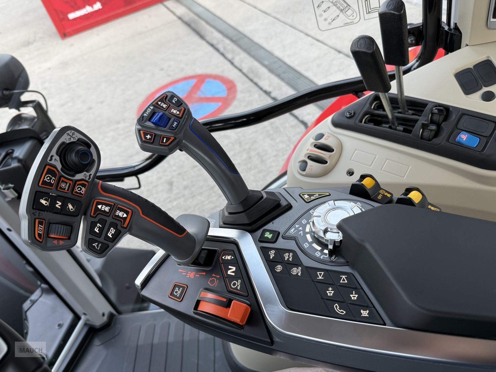 Traktor des Typs Massey Ferguson MF 5S.115 Dyna-4 Efficient, Neumaschine in Burgkirchen (Bild 14)