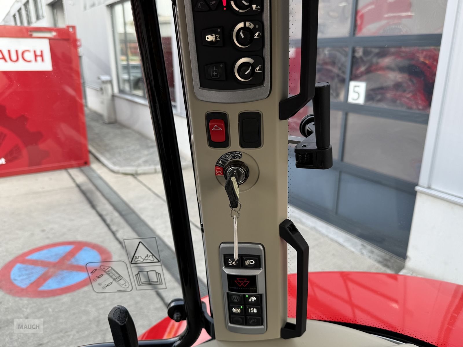 Traktor des Typs Massey Ferguson MF 5S.115 Dyna-4 Efficient, Neumaschine in Burgkirchen (Bild 16)