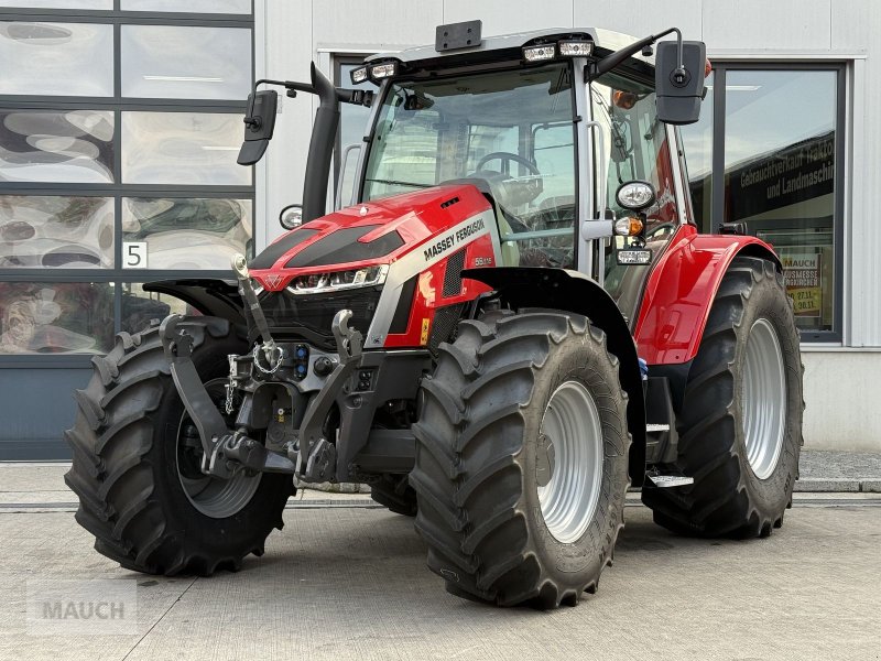 Traktor des Typs Massey Ferguson MF 5S.115 Dyna-4 Efficient, Neumaschine in Burgkirchen (Bild 1)
