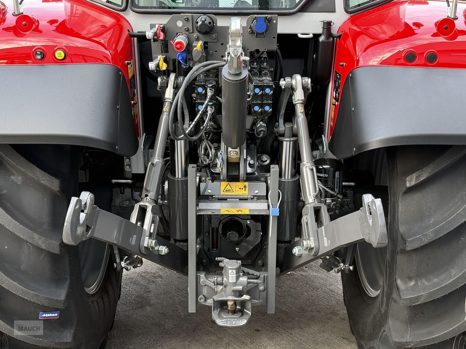 Traktor des Typs Massey Ferguson MF 5S.115 Dyna-4 Efficient, Neumaschine in Burgkirchen (Bild 5)