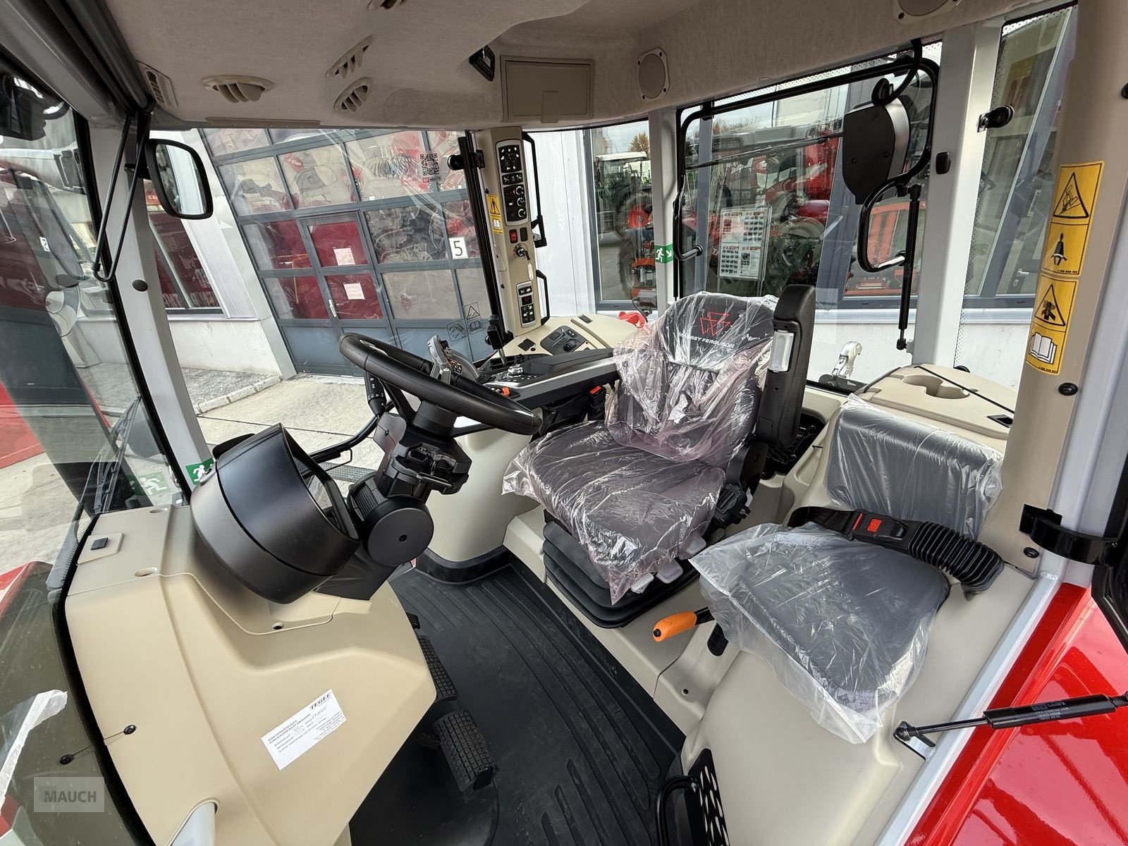 Traktor des Typs Massey Ferguson MF 5S.115 Dyna-4 Efficient, Neumaschine in Burgkirchen (Bild 10)