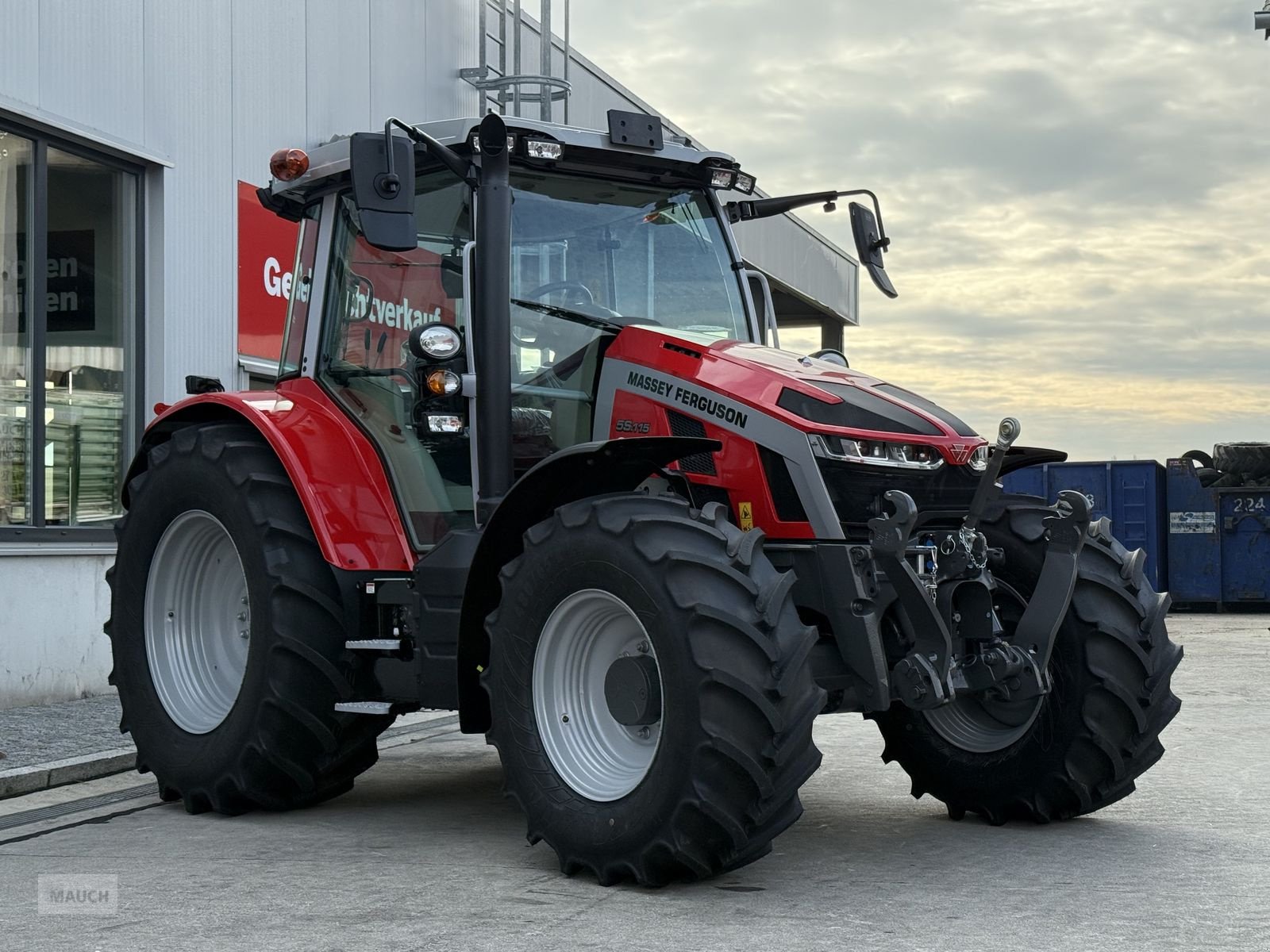 Traktor des Typs Massey Ferguson MF 5S.115 Dyna-4 Efficient, Neumaschine in Burgkirchen (Bild 8)